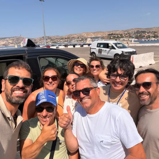chauffeur taxi marseille service accueillant avec clients